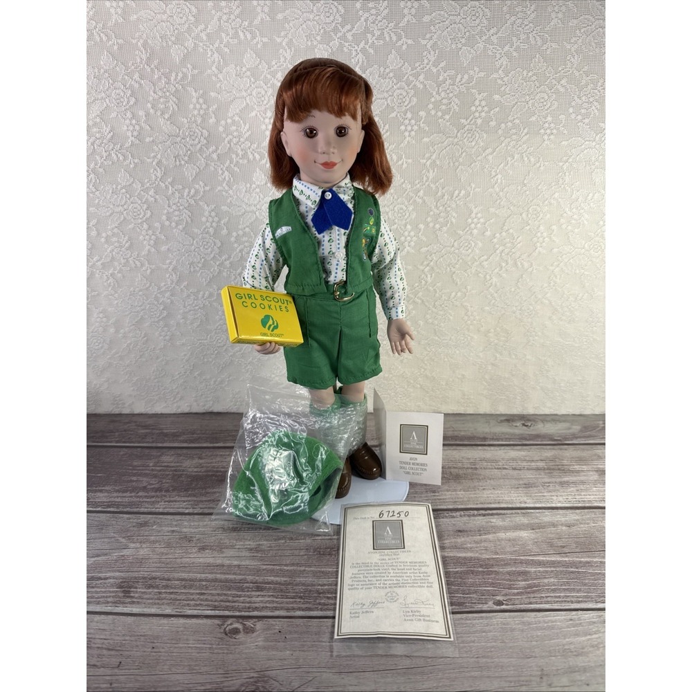 Avon Girl Scout 1995 porcelain Doll 14" Tender Memories‎ Red Hair